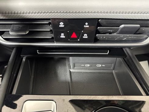 Used 2024 Volkswagen Atlas Peak Edition SE AWD/4WD image 16