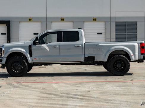 Used 2026 Ford F450 Platinum w/ FX4 Off-Road Package image 6