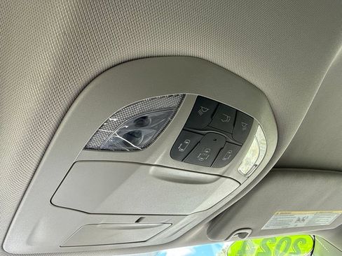 Used 2024 Chrysler Pacifica Touring-L FWD image 23