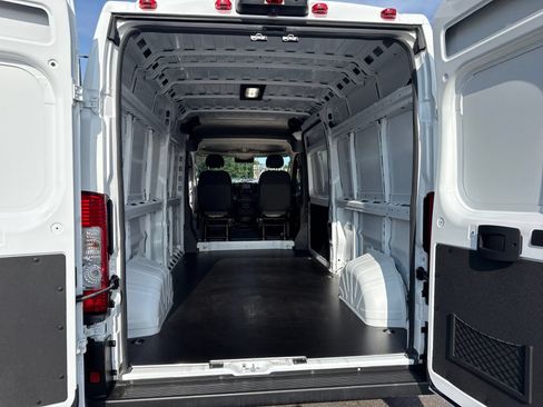 Used 2025 RAM ProMaster 2500 w/ Convenience Group FWD image 16