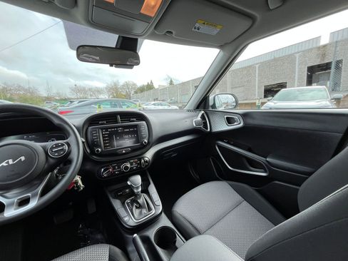 Used 2025 Kia Soul LX w/ LX Technology Package image 33