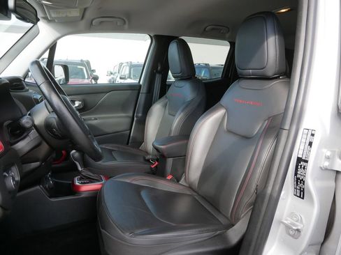 Used 2018 Jeep Renegade Trailhawk image 10