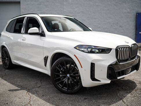 Used 2024 BMW X5 xDrive40i w/ M Sport Package AWD/4WD image 9