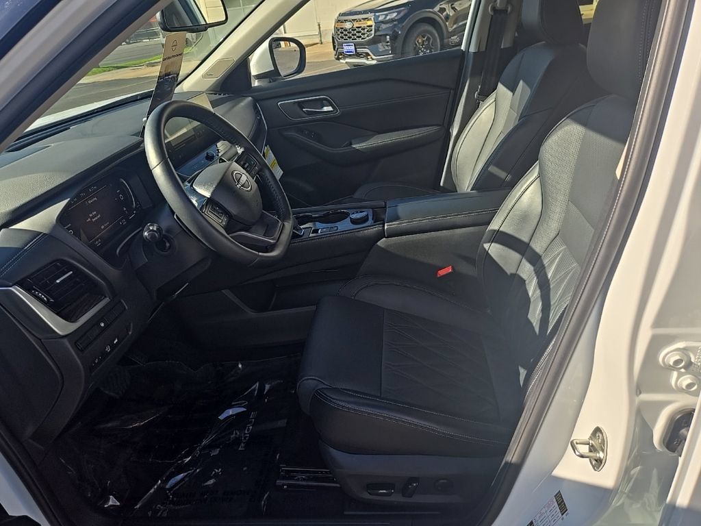 Used 2025 Nissan Rogue Platinum AWD/4WD image 13