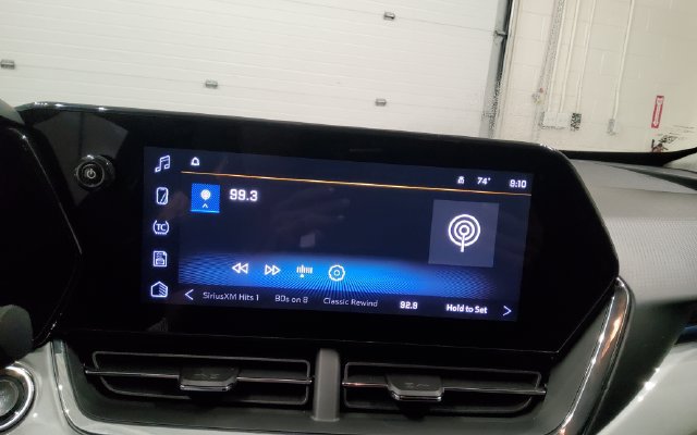 Used 2025 Chevrolet Trax LT FWD image 24