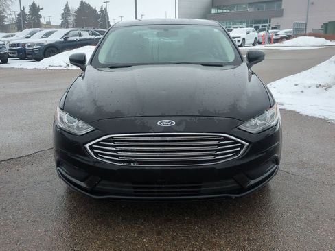 Used 2018 Ford Fusion SE w/ Fusion SE Technology Package image 3