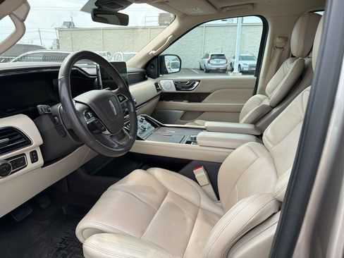 Used 2020 Lincoln Navigator Reserve w/ Luxury Package image 12