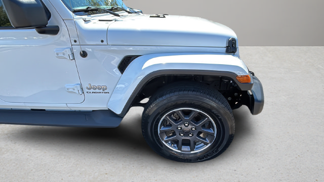 Used 2020 Jeep Gladiator Overland w/ Safety Group AWD/4WD image 35