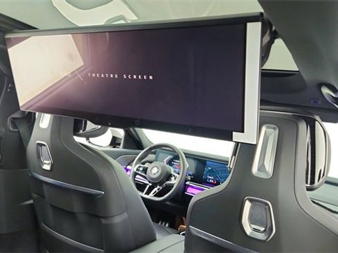 Used 2024 BMW 740i w/ Premium Package image 27