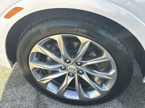 Used 2025 Buick Encore GX Avenir w/ Avenir Convenience Package FWD image 11