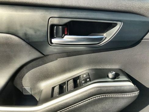 Used 2024 Toyota Highlander XLE image 13