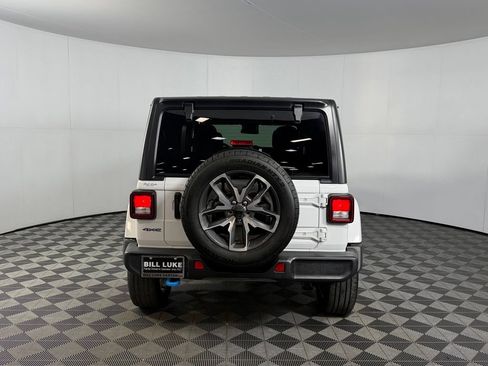 Used 2024 Jeep Wrangler Unlimited w/ Technology Group AWD/4WD image 9