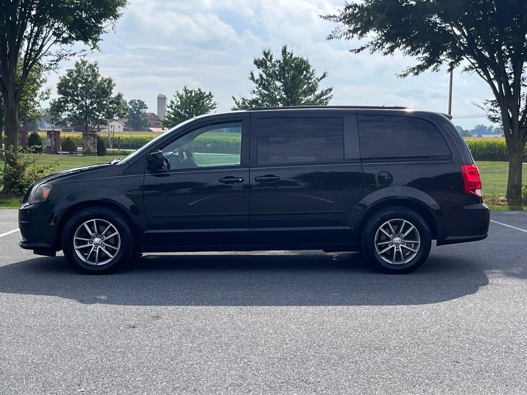 Used 2014 Dodge Grand Caravan R/T w/ Driver Convenience Group FWD image 5