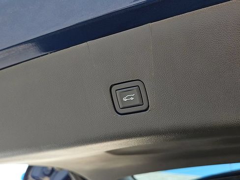Certified 2023 Chevrolet Traverse LT FWD image 28