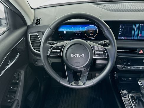 Used 2024 Kia Seltos EX image 18