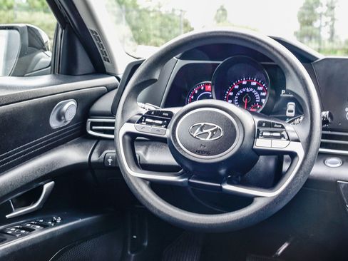 Used 2023 Hyundai Elantra SEL w/ Cargo Package image 18