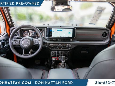 Used 2025 Jeep Wrangler Unlimited Rubicon w/ Convenience Group AWD/4WD image 3