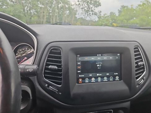 Used 2019 Jeep Compass Latitude w/ Cold Weather Group AWD/4WD image 4