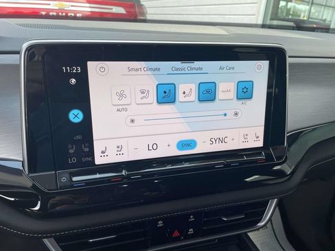 Used 2025 Volkswagen Atlas Cross Sport SE FWD image 25