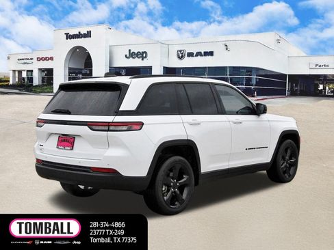 Used 2024 Jeep Grand Cherokee Altitude AWD/4WD image 7