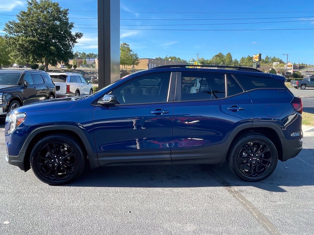 Used 2022 GMC Terrain SLE w/ Driver Convenience Package FWD image 5