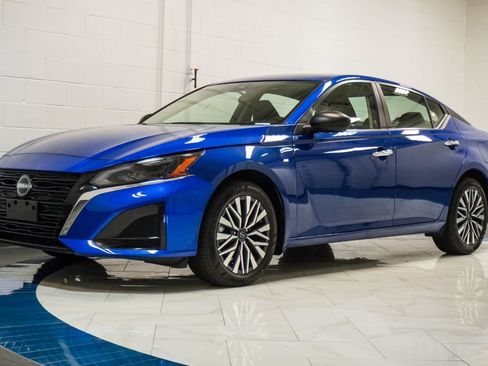 Used 2025 Nissan Altima 2.5 SV AWD/4WD image 4