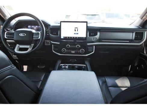 Certified 2024 Ford Expedition XLT image 12