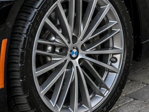 Used 2017 BMW 530i xDrive AWD/4WD image 8