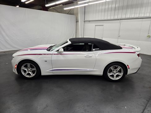 Used 2018 Chevrolet Camaro LT RWD image 2