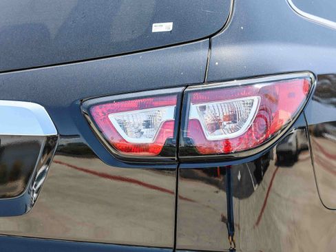 Used 2017 Chevrolet Traverse Premier FWD image 28