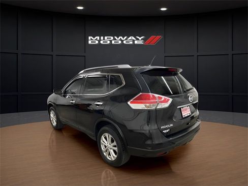 Used 2016 Nissan Rogue SV image 3