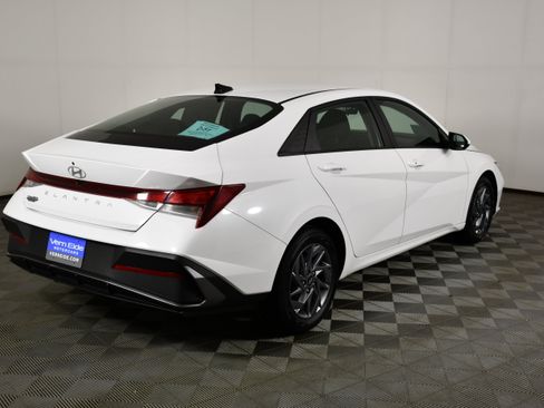 Used 2024 Hyundai Elantra SEL FWD image 6