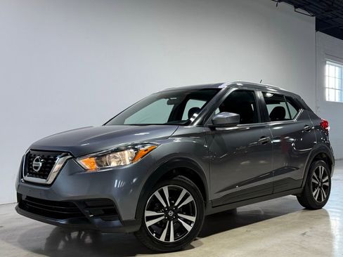 Used 2019 Nissan Kicks SV image 1