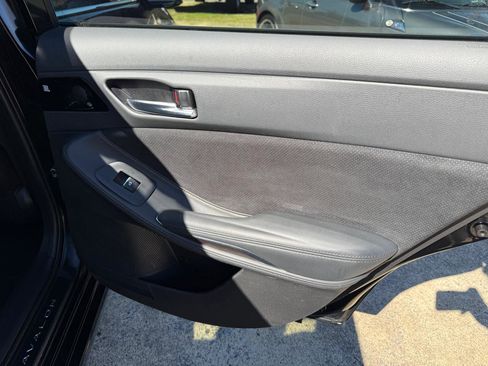 Used 2019 Toyota Avalon XSE image 35