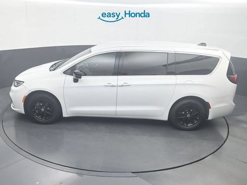 Used 2025 Chrysler Pacifica Select FWD image 22