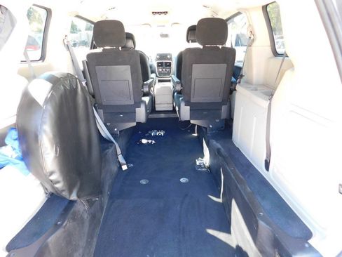 Used 2016 Dodge Grand Caravan SXT w/ Rear Park Assist Package FWD image 4