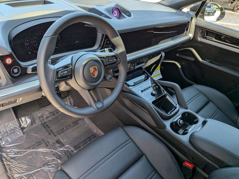 New 2026 Porsche Cayenne Coupe image 4