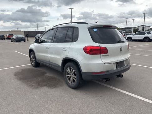 Used 2016 Volkswagen Tiguan S image 3