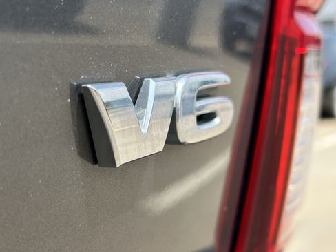 Used 2019 Toyota Tacoma TRD Sport AWD/4WD image 9