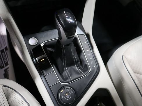 Used 2022 Volkswagen Tiguan SEL R-Line image 35