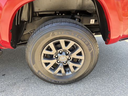 Used 2023 Toyota Tacoma SR5 w/ Technology Package image 19