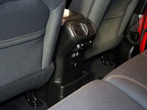 Used 2025 Jeep Wrangler Unlimited Sahara AWD/4WD image 16