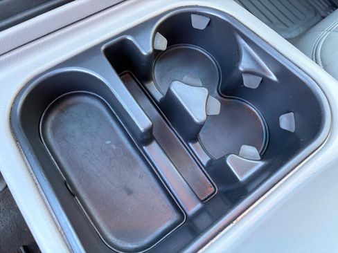 Used 2005 Chevrolet Avalanche 2500 w/ Preferred Equipment Group image 14