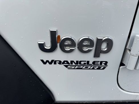 Used 2019 Jeep Wrangler Sport image 11