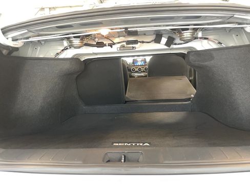 Used 2025 Nissan Sentra SR FWD image 18