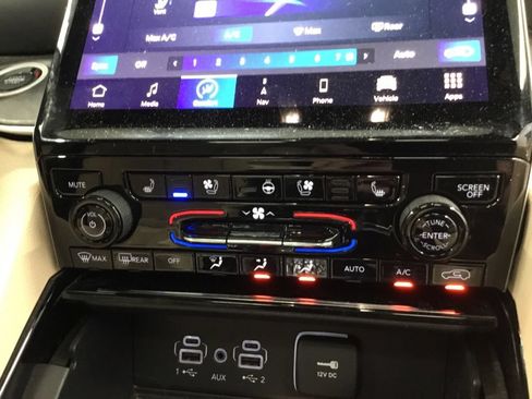 Used 2023 Jeep Grand Cherokee Limited w/ Luxury Tech Group II AWD/4WD image 29