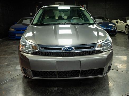 Used 2011 Ford Focus SE image 3