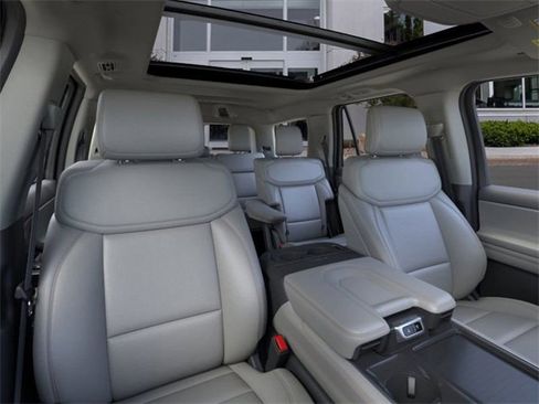 New 2025 Ford Expedition Active image 10