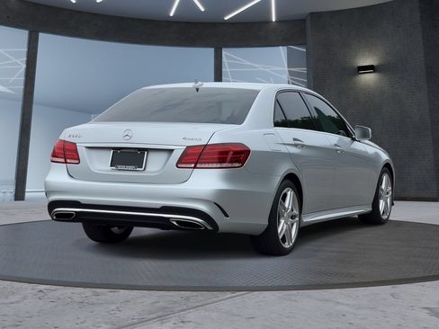 Certified 2016 Mercedes-Benz E 350 4MATIC Sedan image 4