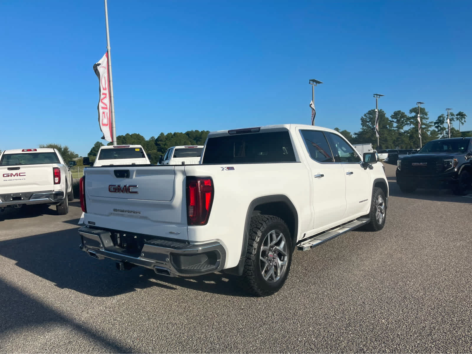 Used 2022 GMC Sierra 1500 SLT w/ SLT Premium Plus Package AWD/4WD image 9